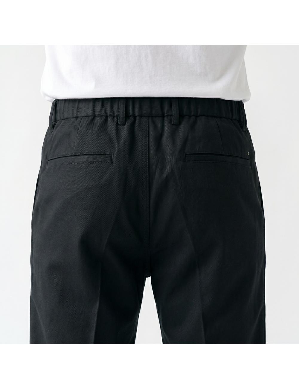Outfit pantaloni neri leggeri