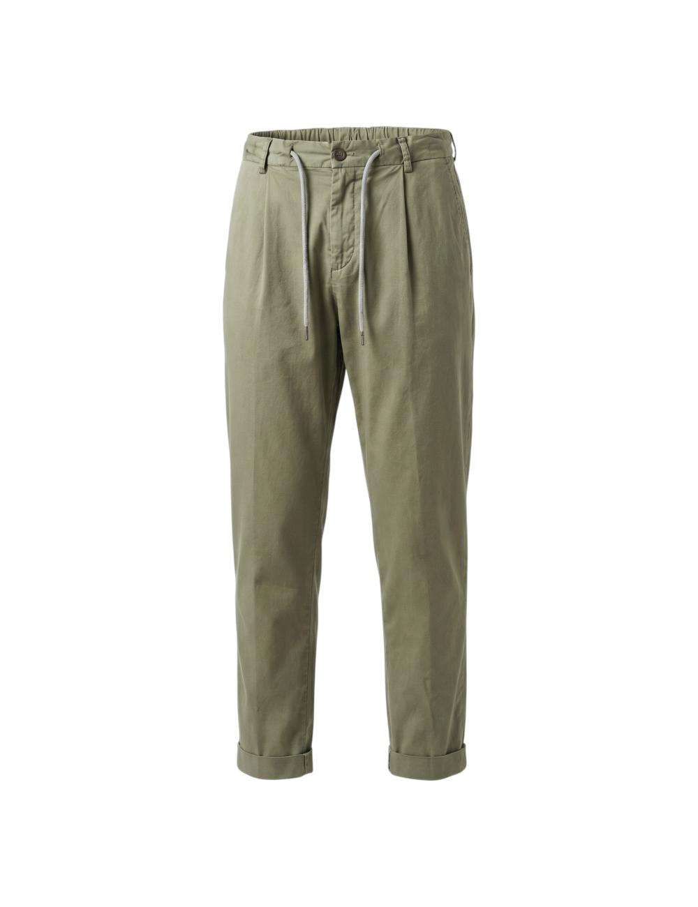 Outfit pantaloni verdi con...