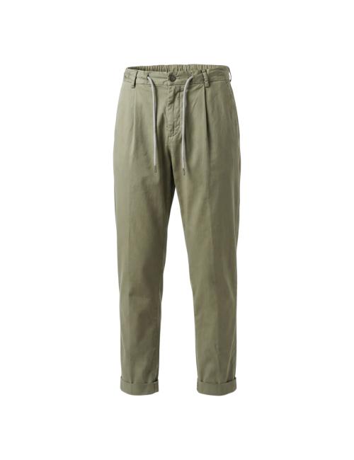 Outfit pantaloni verdi con...