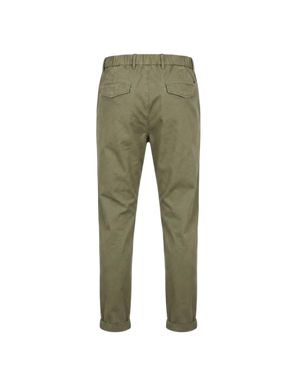 Outfit pantaloni verdi con...