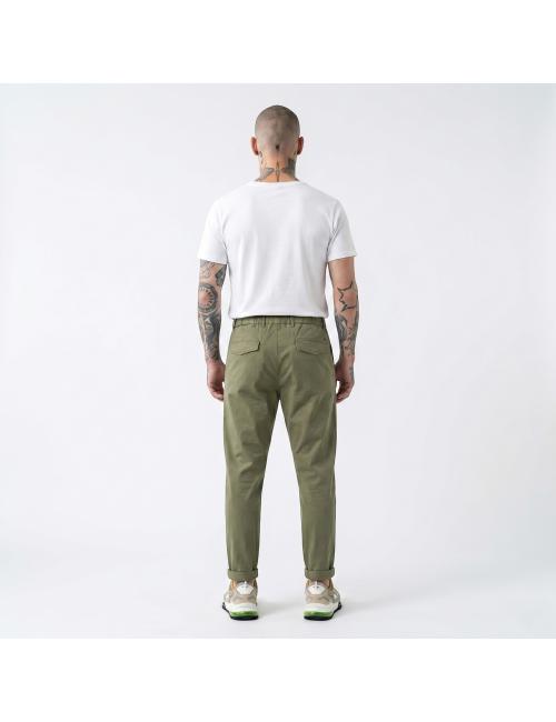 Outfit pantaloni verdi con...