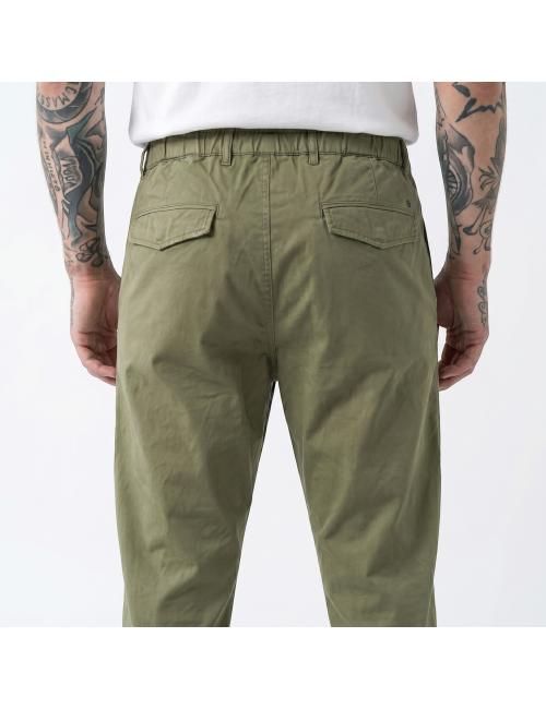 Outfit pantaloni verdi con...
