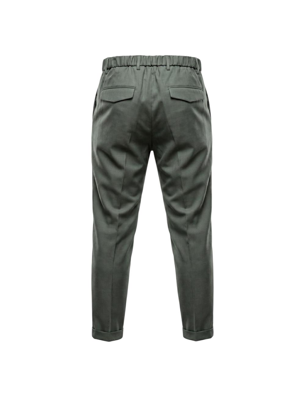 Outfit pantaloni verdi leggeri