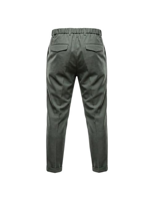 Outfit pantaloni verdi leggeri