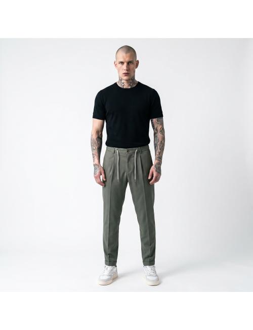 Outfit pantaloni verdi leggeri