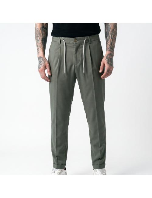 Outfit pantaloni verdi leggeri