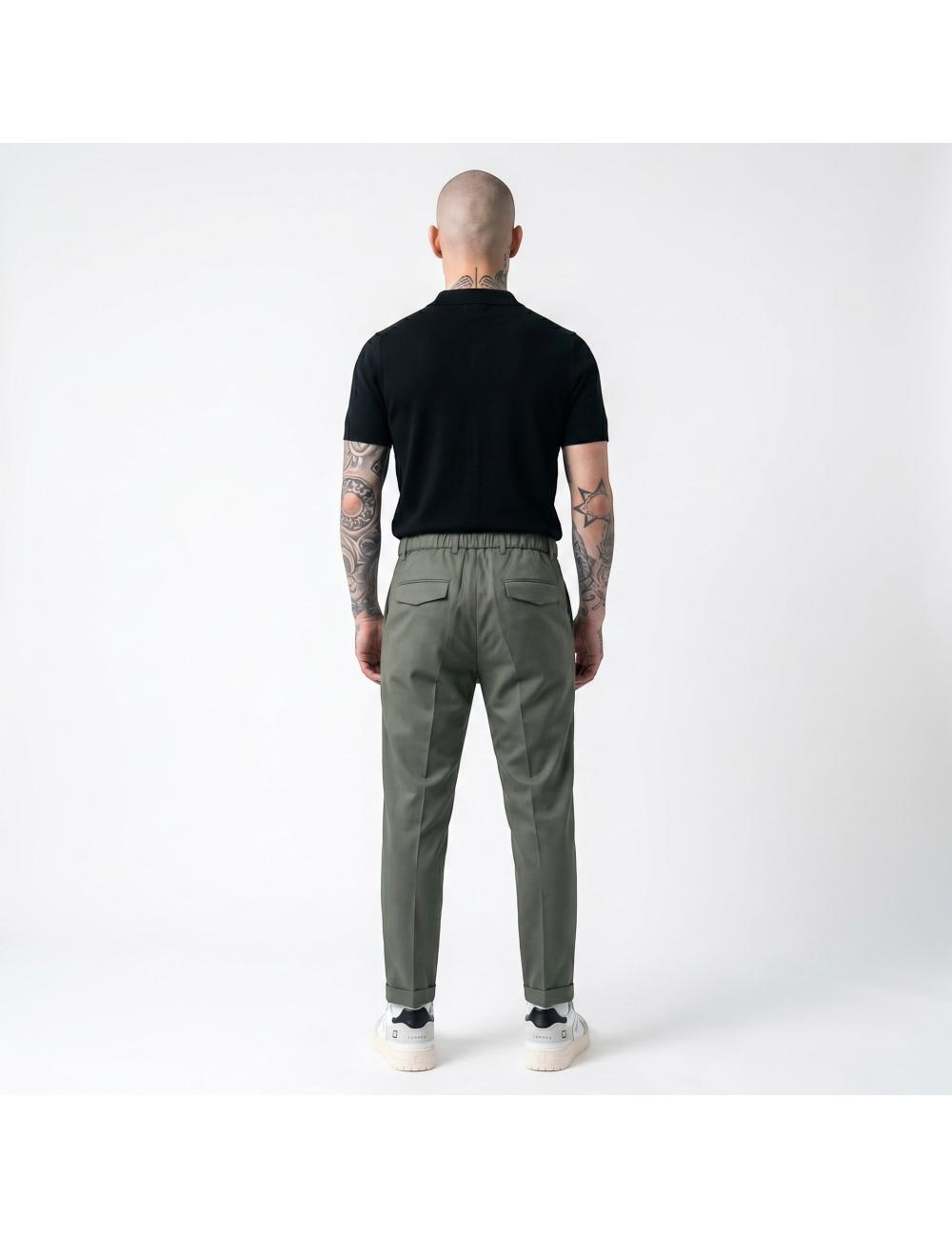 Outfit pantaloni verdi leggeri