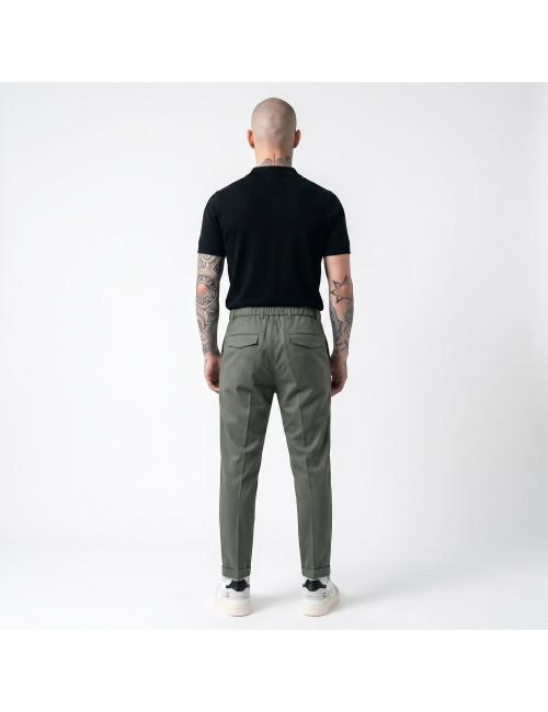Outfit pantaloni verdi leggeri