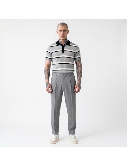 Outfit polo a righe maniche...