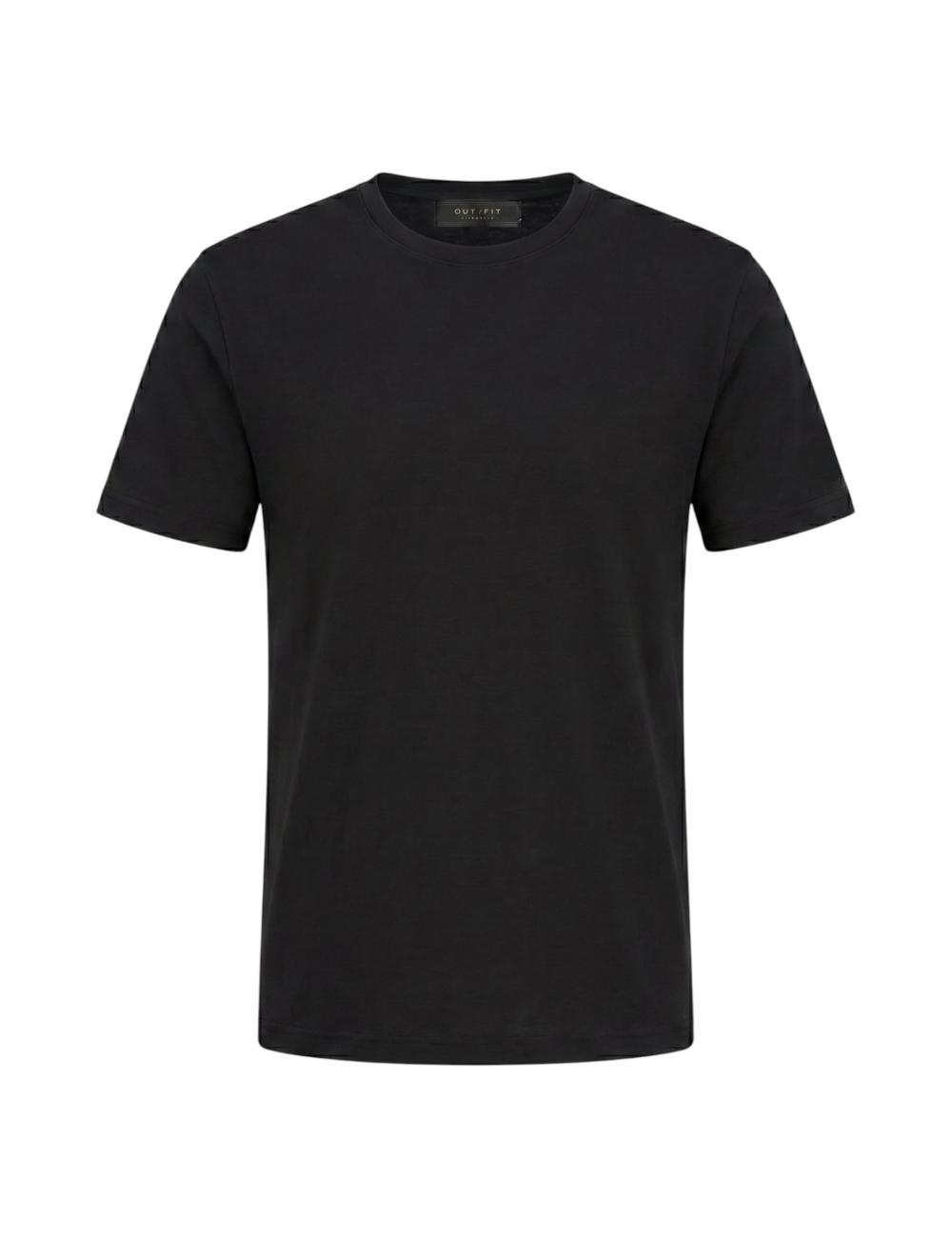 Outfit tshirt uomo basica nera