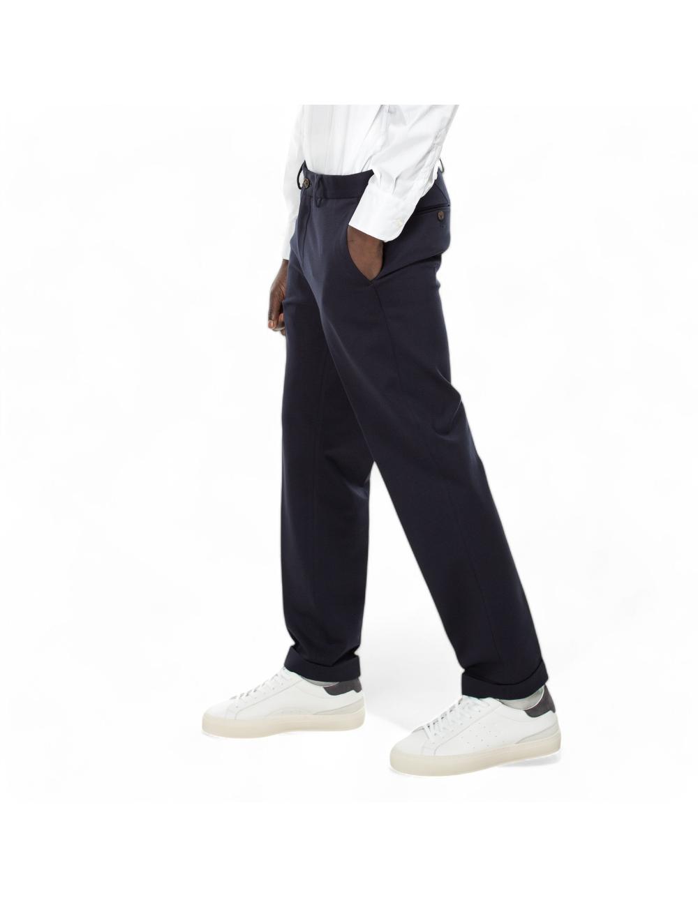 Outfit pantalone blu