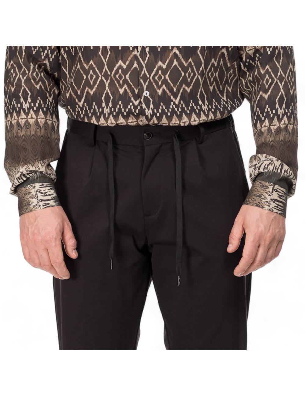 Outfit pantaloni neri con...