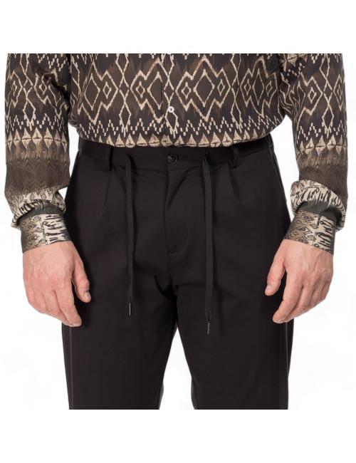 Outfit pantaloni neri con...