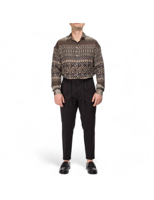 Outfit pantaloni neri con...