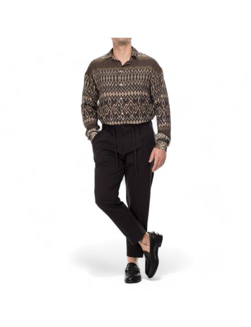 Outfit pantaloni neri con...