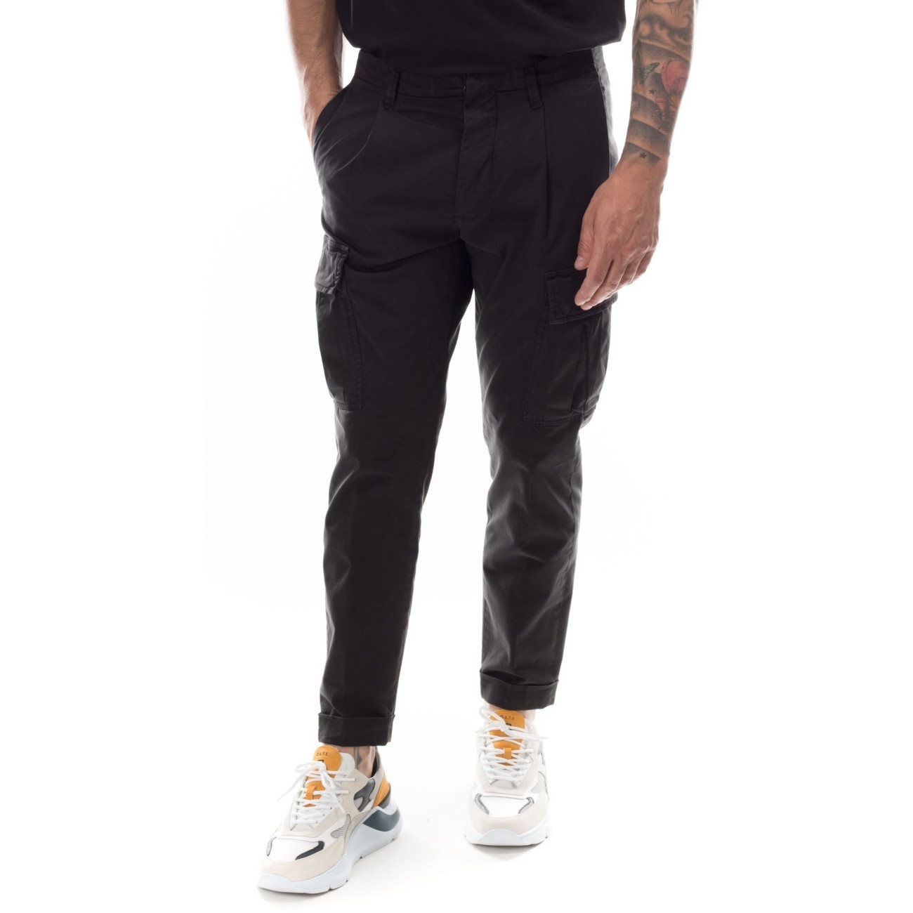 Black chino pant outfit...