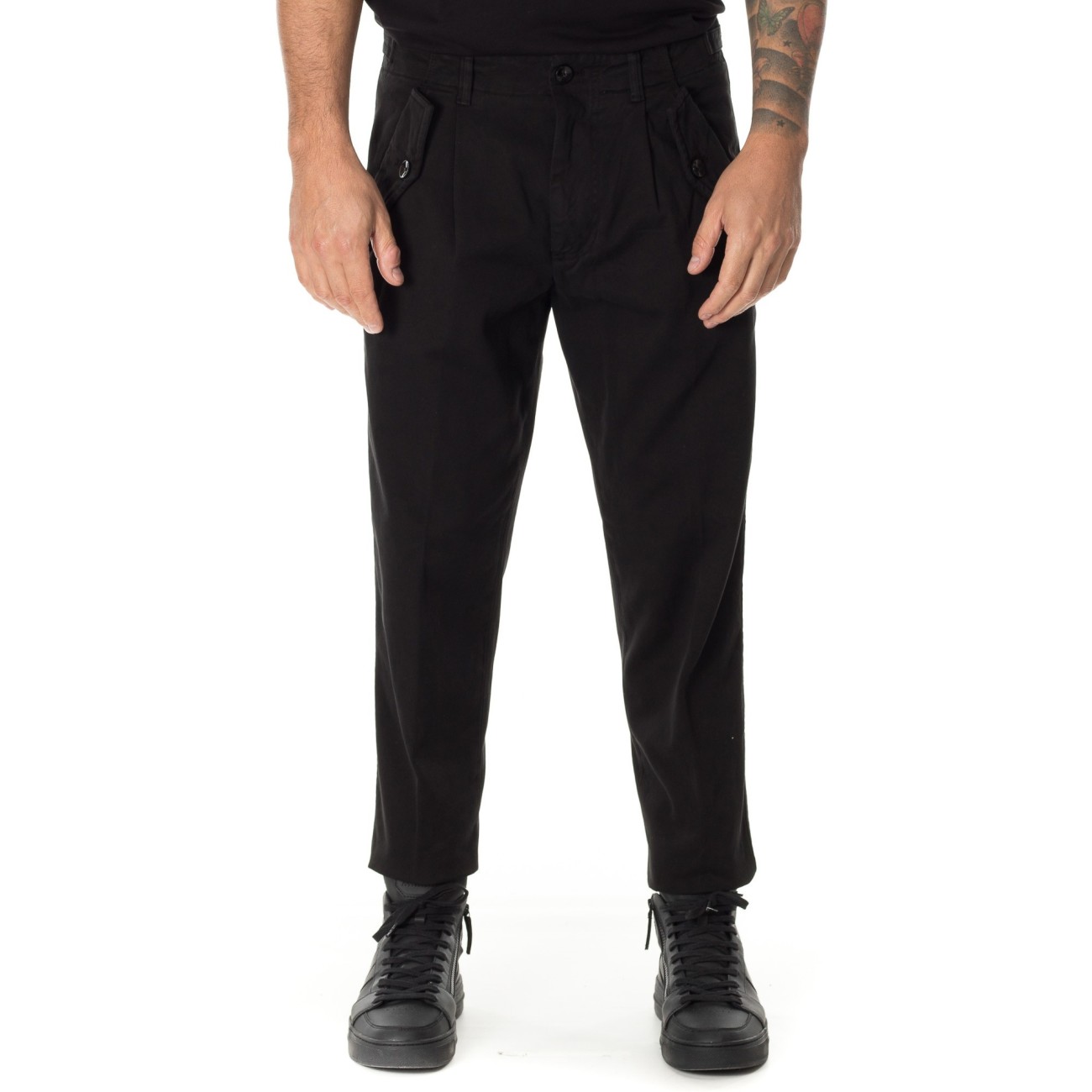 Black chino pant outfit